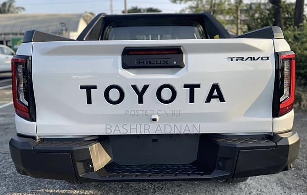 New Toyota Hilux 2025 Pearl