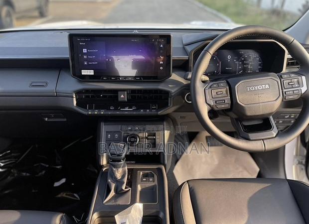 New Toyota Hilux 2025 Pearl