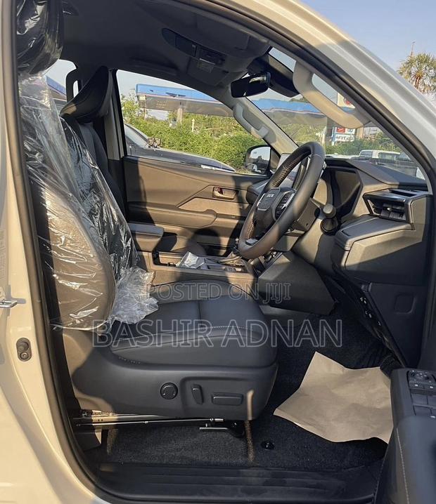New Toyota Hilux 2025 Pearl