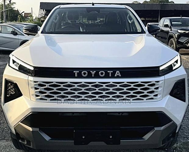 New Toyota Hilux 2025 Pearl