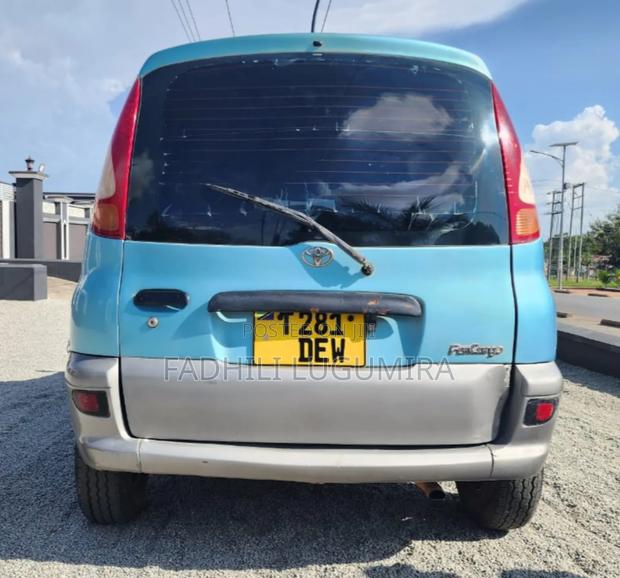 Toyota Fun Cargo 2004 Blue