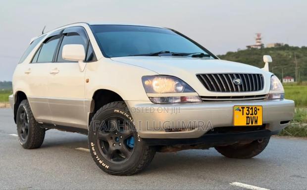Toyota Harrier 2001 White