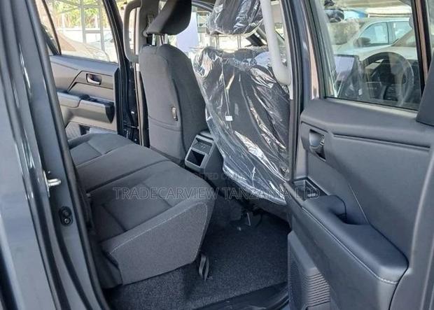 New Toyota Hilux 2025 White