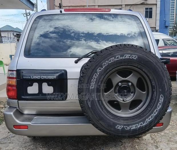 Toyota Land Cruiser 2000 Silver