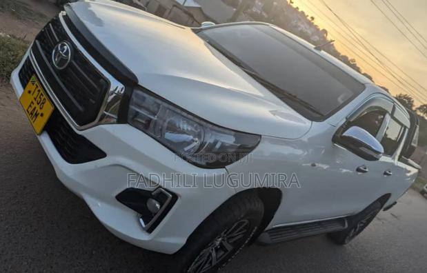 Toyota Hilux 2018 White