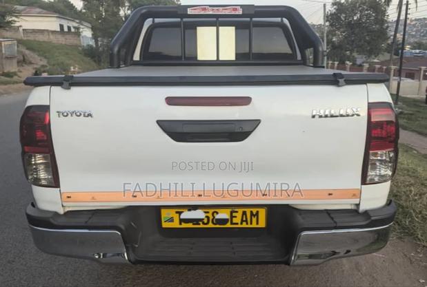 Toyota Hilux 2018 White