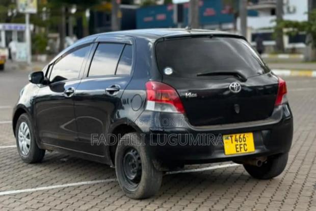 Toyota Vitz 2008 Black