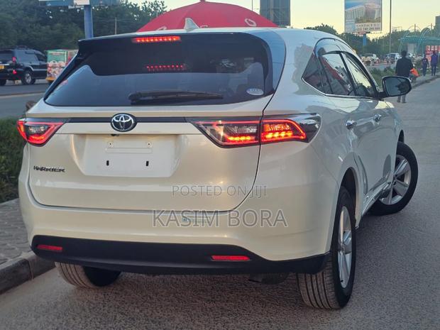 Toyota Harrier 2.0 2016 White