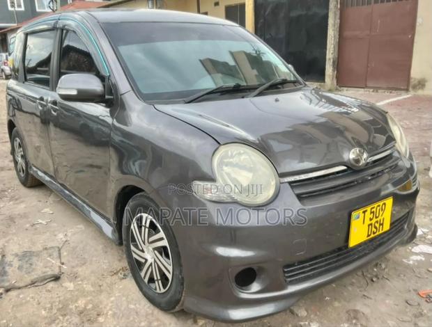 Toyota Sienta 1.5 AWD 2006 Gray