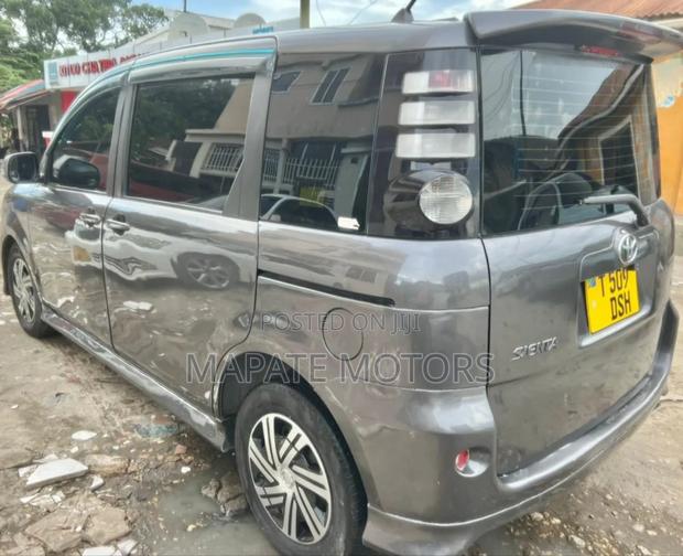 Toyota Sienta 1.5 AWD 2006 Gray