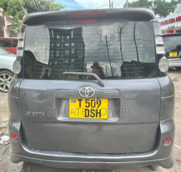 Toyota Sienta 1.5 AWD 2006 Gray