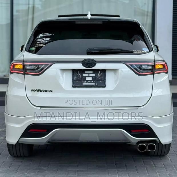Toyota Harrier 2.5 Hybrid 4WD 2016 White