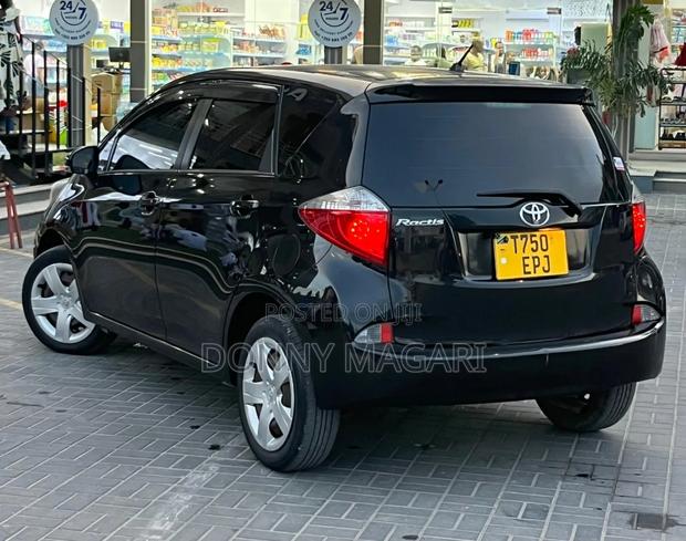 Toyota Ractis 1.5 AWD 2012 Black