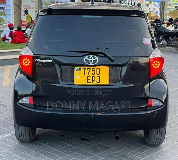Toyota Ractis 1.5 AWD 2012 Black