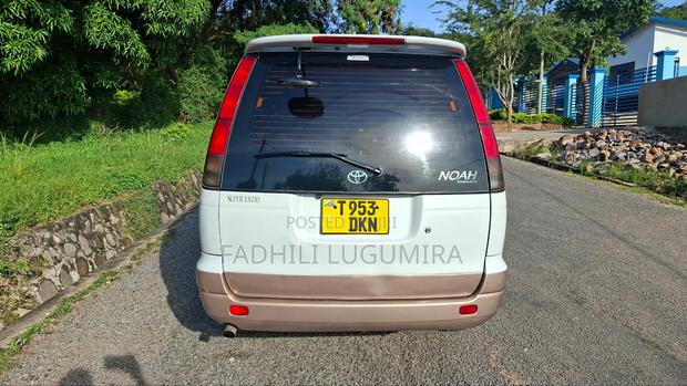 Toyota Noah 2001 Pearl