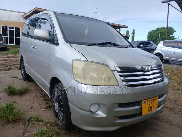 Toyota Noah 2008 Silver