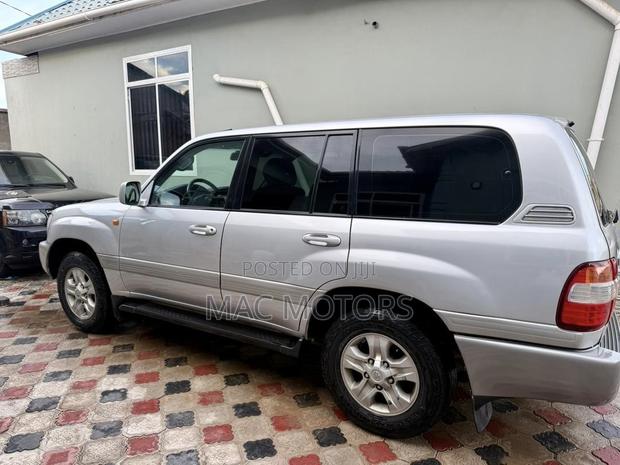 Toyota Land Cruiser 100 4.2 2006 Silver