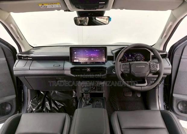 New Toyota Hilux 2025 Gray