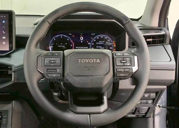 New Toyota Hilux 2025 Gray