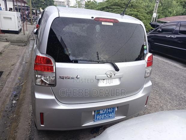 Toyota Spade 2015 Silver