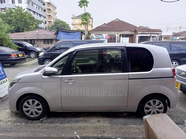 Toyota Spade 2015 Silver