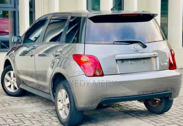 Toyota IST 2005 Gray