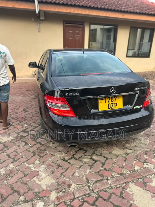 Mercedes-Benz C200 2009 Black