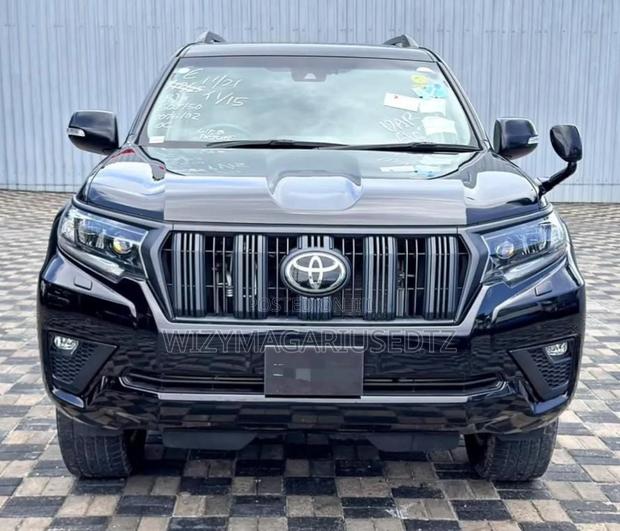 Toyota Land Cruiser Prado 2022 Gray