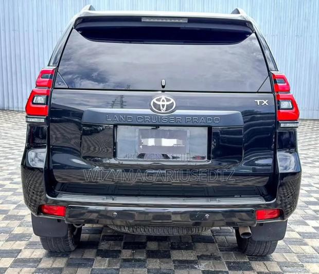 Toyota Land Cruiser Prado 2022 Gray