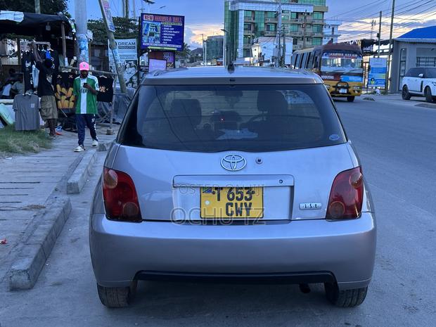 Toyota IST 2004 Gray