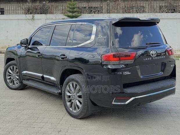 Toyota Land Cruiser 2016 Black