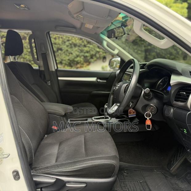 Toyota Hilux Revo Double Cab Deisel 2.4 AWD 2018 White