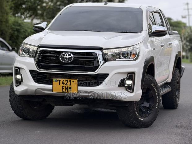 Toyota Hilux Revo Double Cab Deisel 2.4 AWD 2018 White