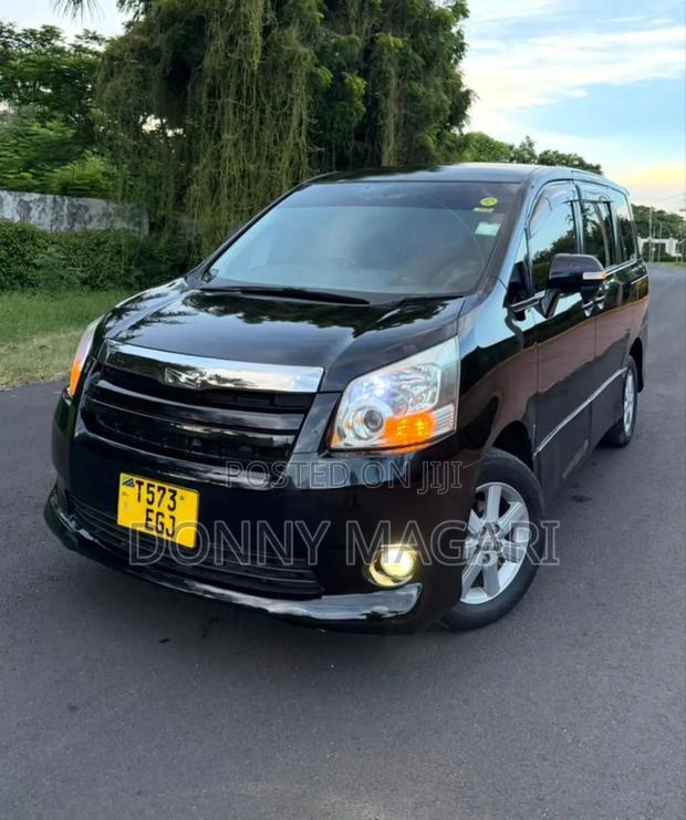 Toyota Noah 2009 Black