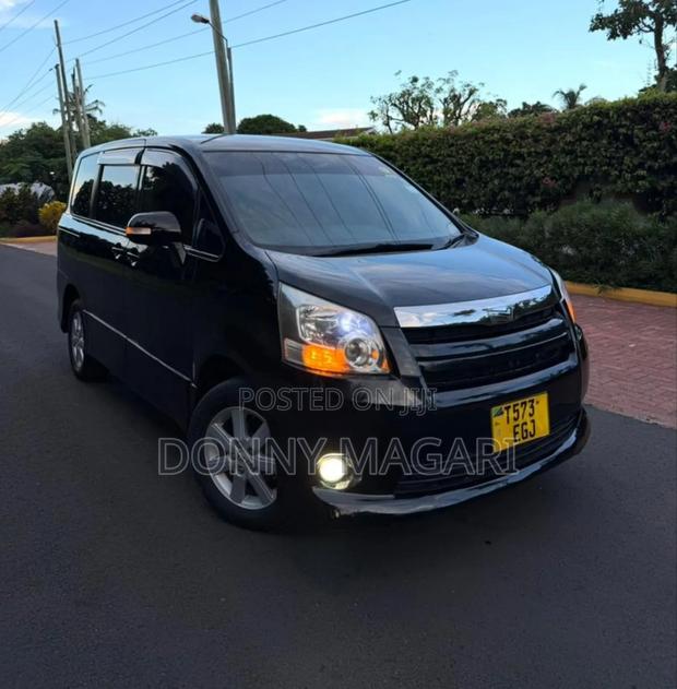 Toyota Noah 2009 Black