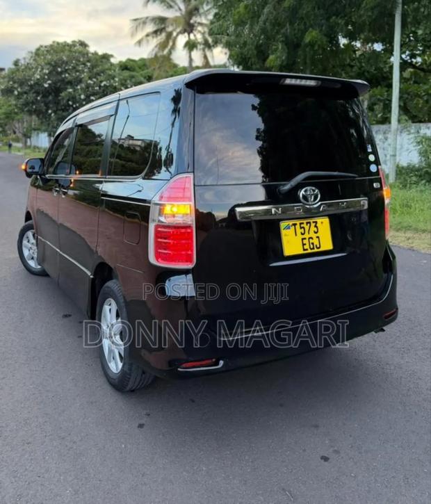 Toyota Noah 2009 Black