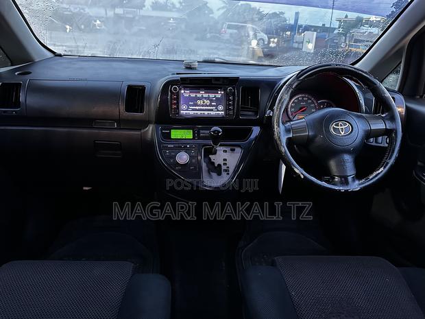 Toyota Wish 2004 Silver