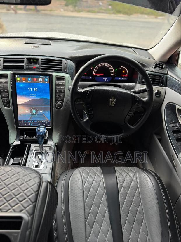 Toyota Crown 2006 White