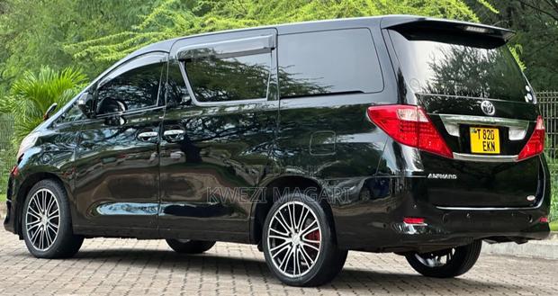 Toyota Vanguard 2011 Black