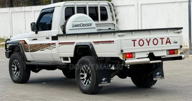 Toyota Land Cruiser 2012 White