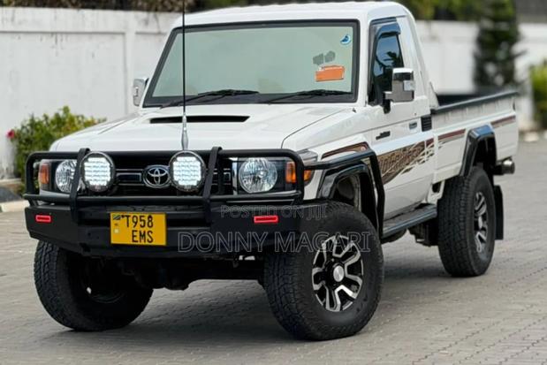 Toyota Land Cruiser 2012 White