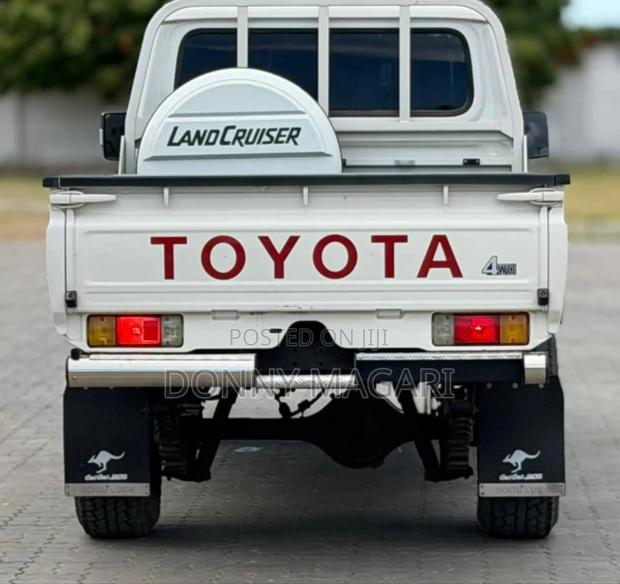 Toyota Land Cruiser 2012 White