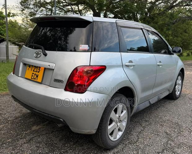 Toyota IST 2004 Silver