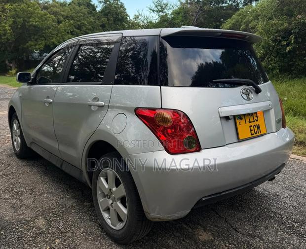 Toyota IST 2004 Silver