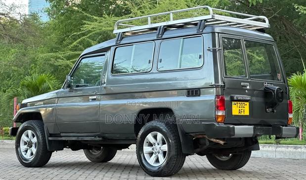 Toyota Land Cruiser 2006 Green