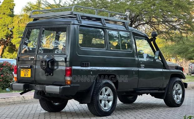 Toyota Land Cruiser 2006 Green