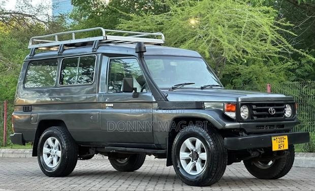 Toyota Land Cruiser 2006 Green