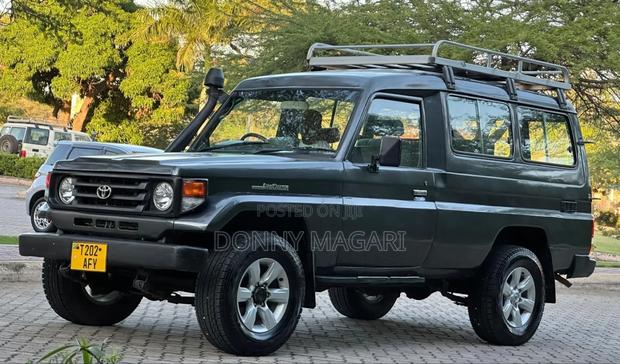 Toyota Land Cruiser 2006 Green