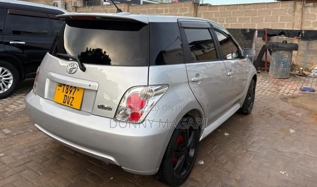 Toyota IST 2005 Silver