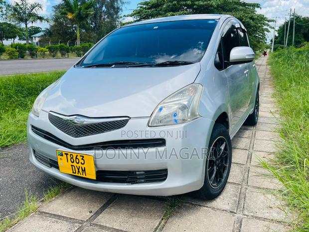 Toyota Ractis 2008 Silver